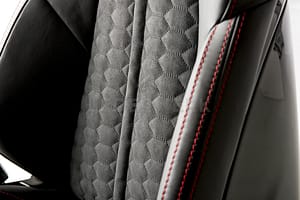 20 Audi A3 S3 RS3 8P Schalensitze Wabendesign schwarz Ziernähte rot2